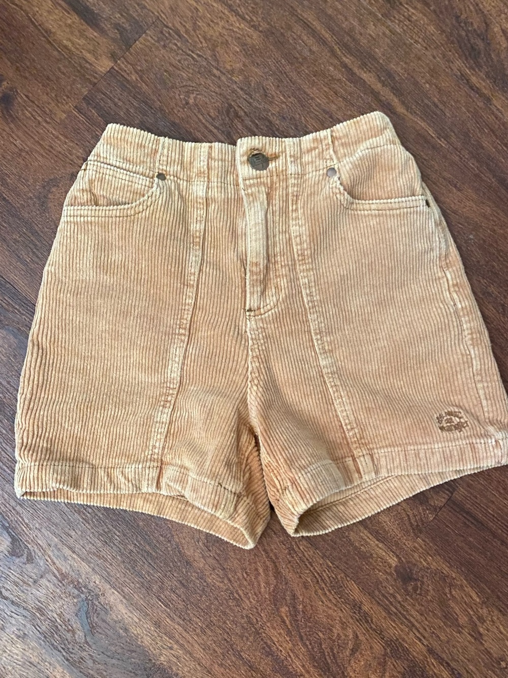 Billabong x Wrangler high waist corduroy shorts!!